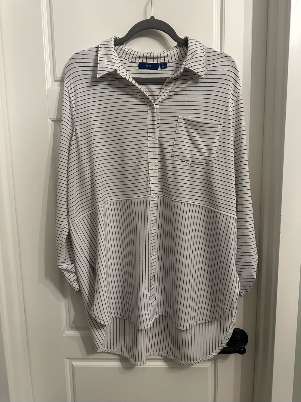 Apt. 9 women’s tunic-length White & Black Striped Button-Up Shirt